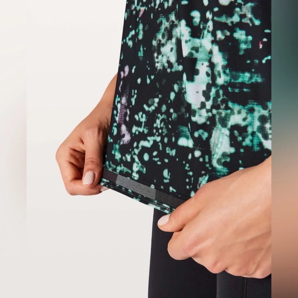 Lululemon Into the Sun Tee in Pixel Haze Multi - Size Medium
